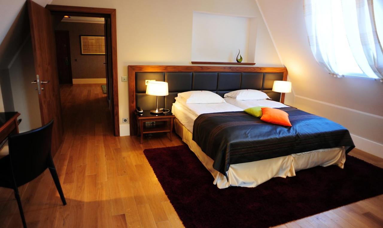 Hotel Zamek Lubliniec Bagian luar foto